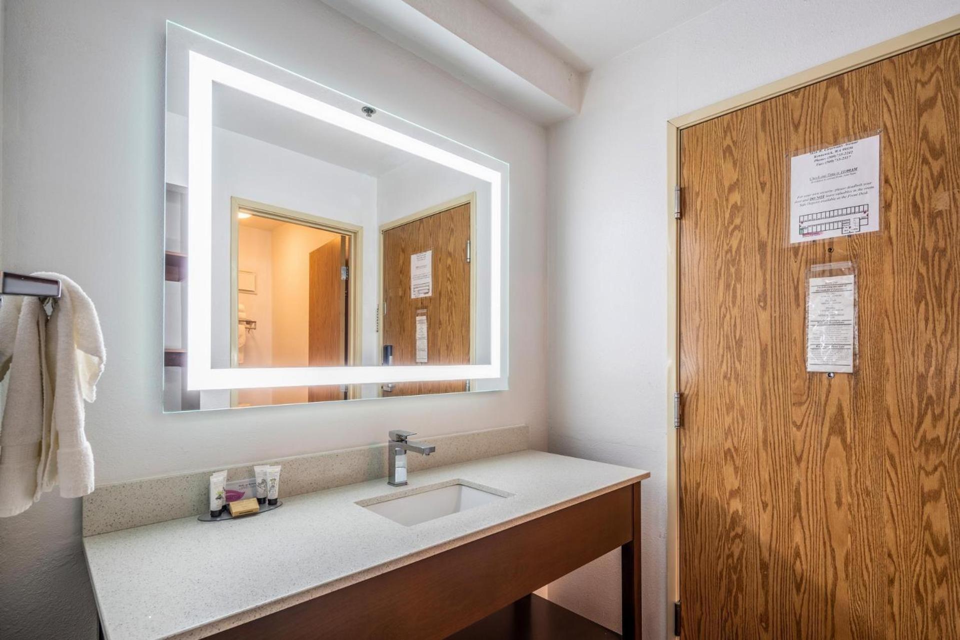 Quality Inn & Suites Kennewick Tri-Cities Buitenkant foto